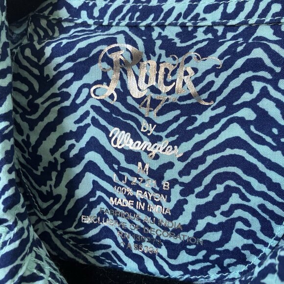Y2K Rock 47 Wrangler Pearl Snap Shirt Womens M Blue Animal Print 2000s Western - Picture 2 of 8